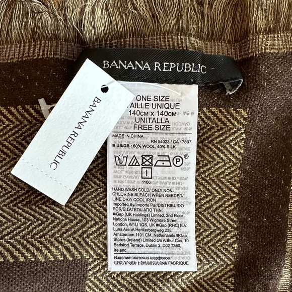 NWT Banana Republic BR logo scarf - Picture 5 of 5